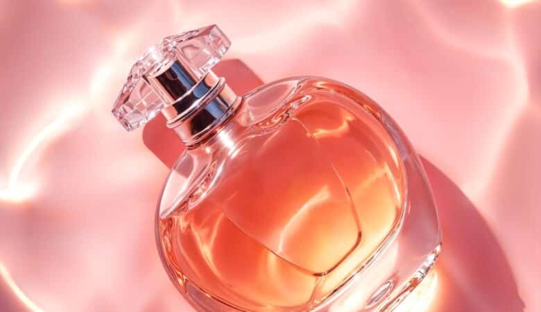 چرا بوی عطرها در تابستان زود می‌ پرد؟ راه حل اینجاست!